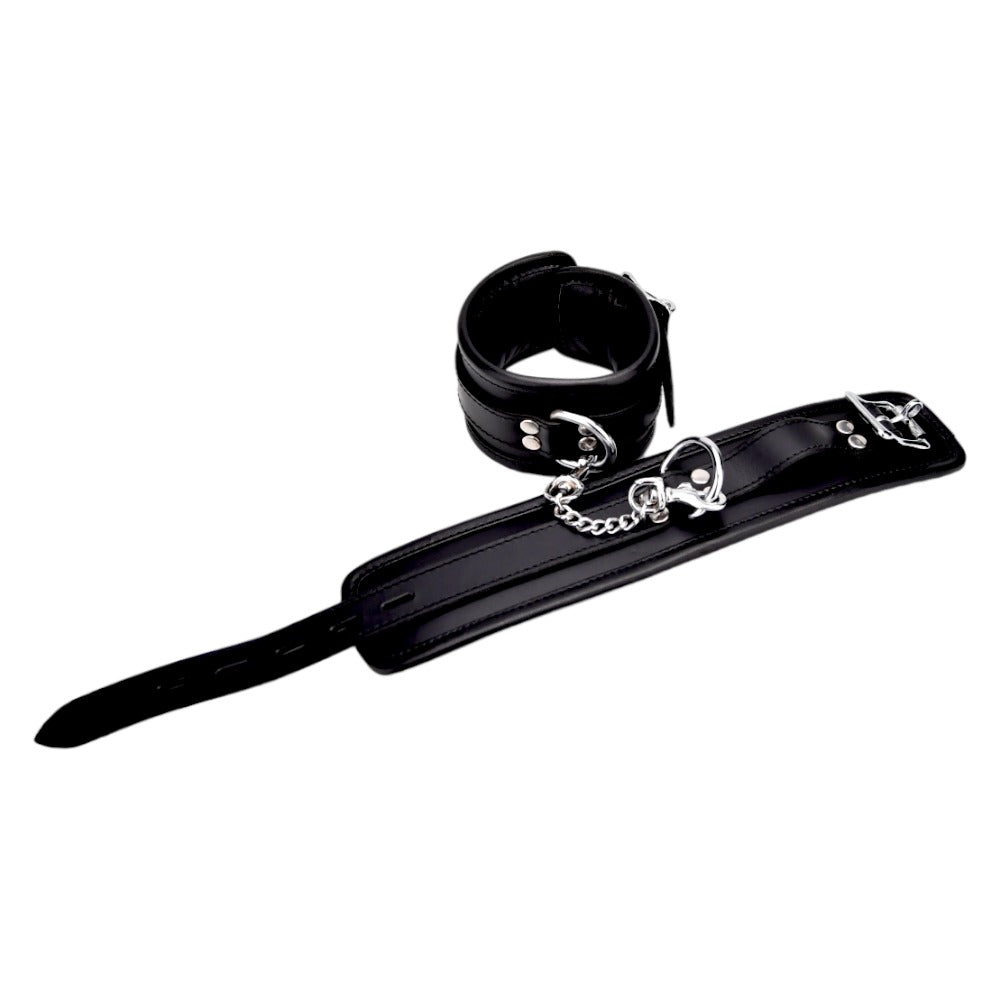 Svarta bondage cuffs för handleder